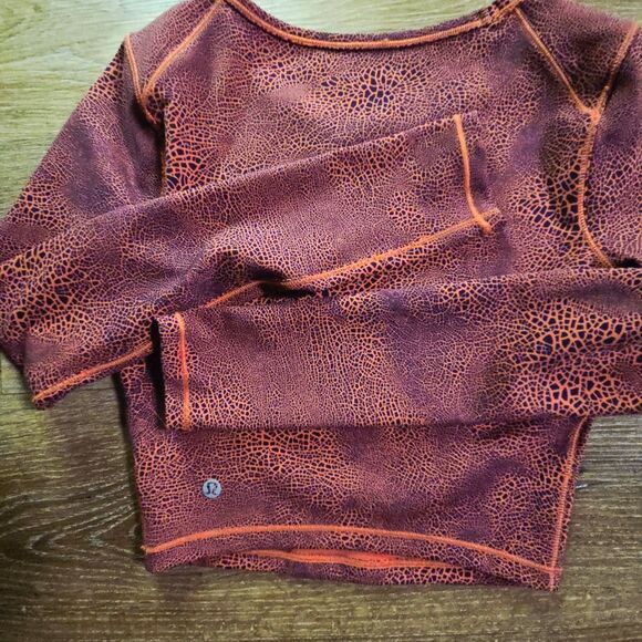 Lululemon Red Fitted Long Sleeve Crop Top - Picture 5 of 6
